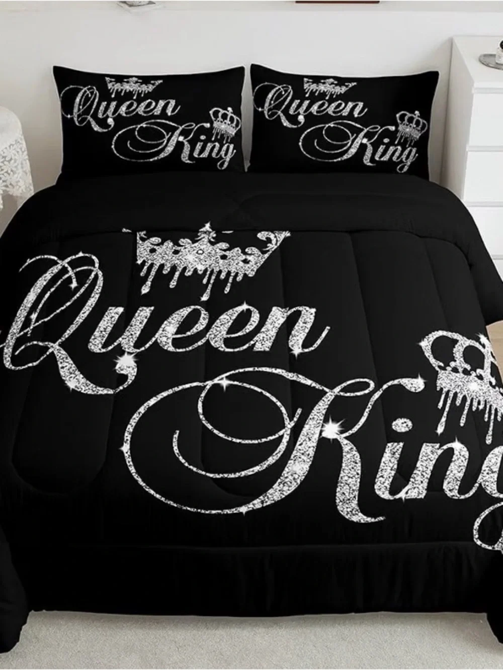 Black 'Queen King' Decorative Comforter Set - Elegant Script Design